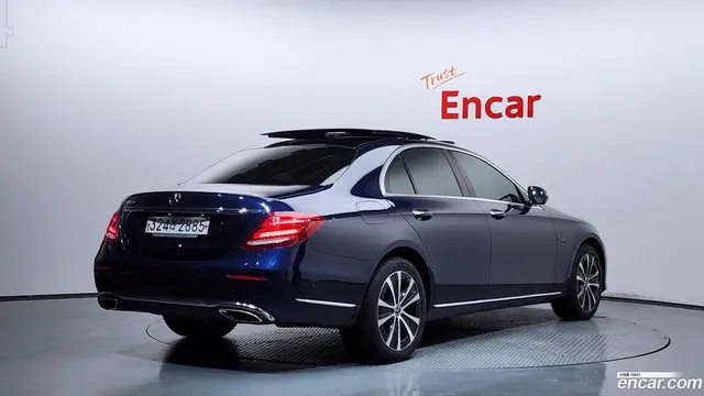 Main__Slider__Photo:E-Class Mercedes-Benz 2019.11-1