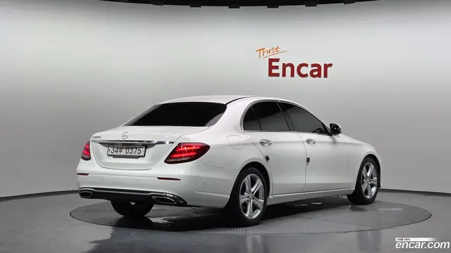Main__Slider__Photo:E-Class Mercedes-Benz 2016.9-1