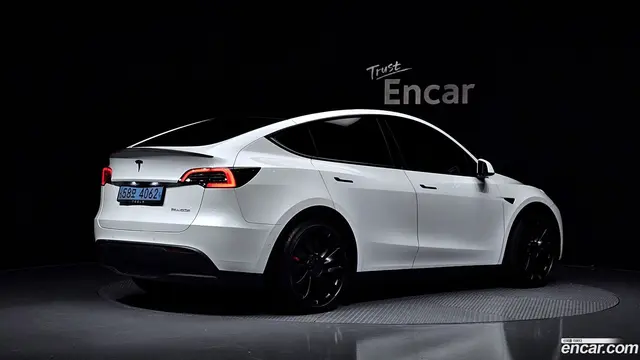 Main__Slider__Photo:Model Y Tesla 2022.8-1
