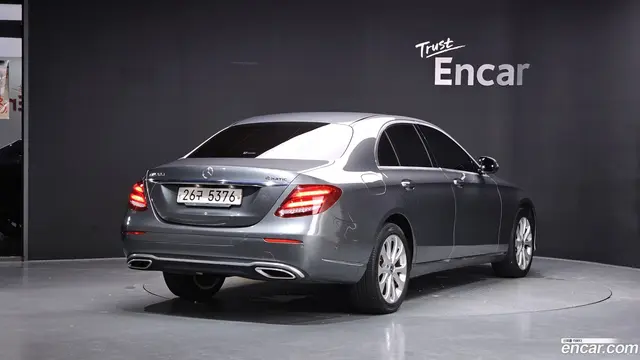 Main__Slider__Photo:E-Class Mercedes-Benz 2017.6-1