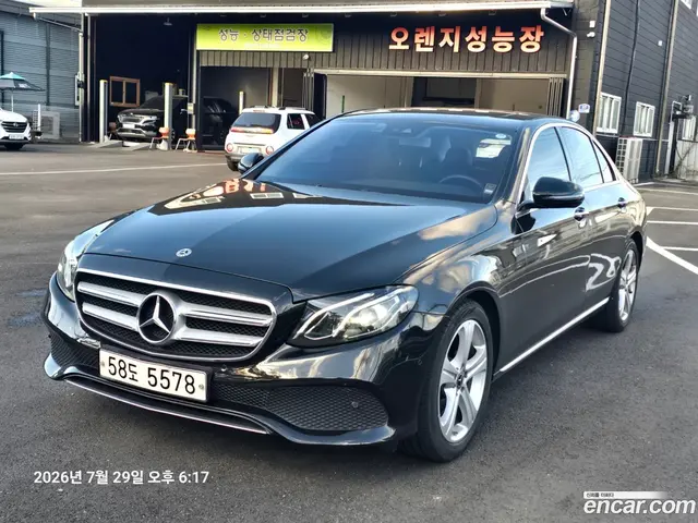 Main__Slider__Photo:E-Class Mercedes-Benz 2018.2-1