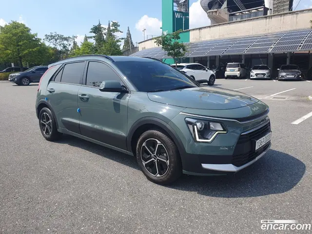 Main__Slider__Photo:Niro Kia 2023.0-1