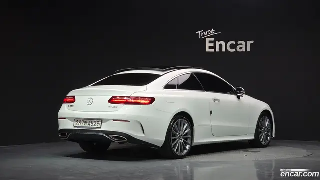 Main__Slider__Photo:E-Class Mercedes-Benz 2019.8-1