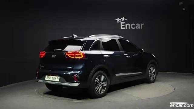 Main__Slider__Photo:Niro Kia 2019.6-1