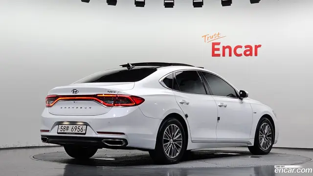 Main__Slider__Photo:Grandeur Hyundai 2018.9-1
