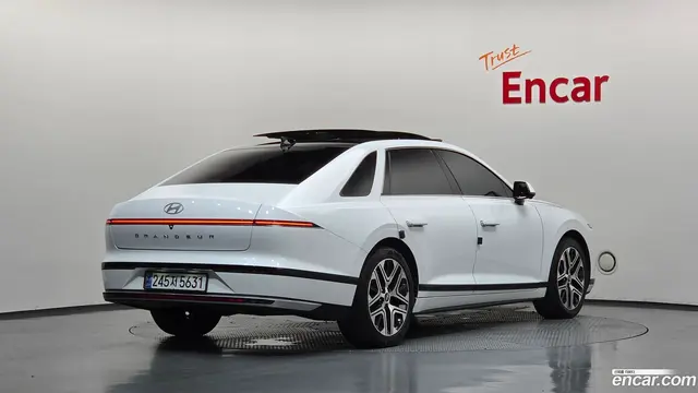 Main__Slider__Photo:Grandeur Hyundai 2023.10-1