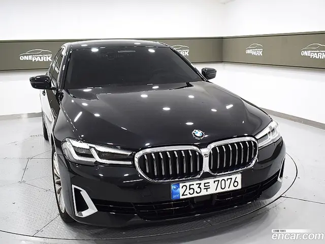 Main__Slider__Photo:5-Series BMW 2022.2-1
