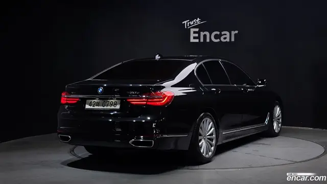 Main__Slider__Photo:7-Series BMW 2016.0-1