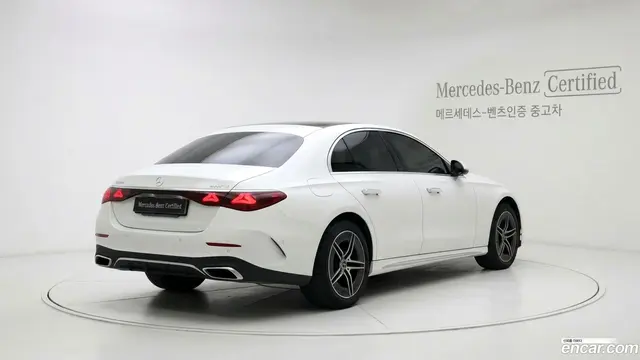 Main__Slider__Photo:E-Class Mercedes-Benz 2025.11-1