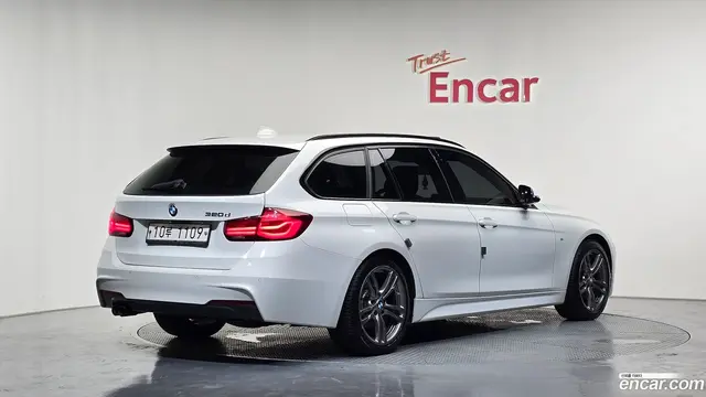 Main__Slider__Photo:3-Series BMW 2019.3-1