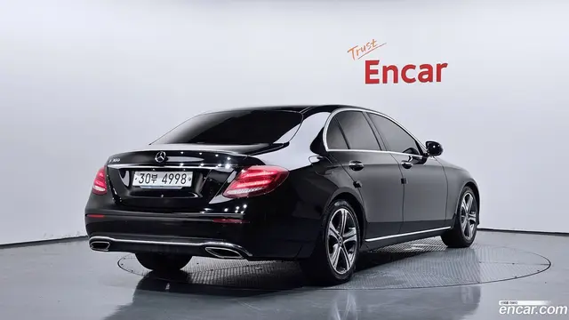 Main__Slider__Photo:E-Class Mercedes-Benz 2019.4-1
