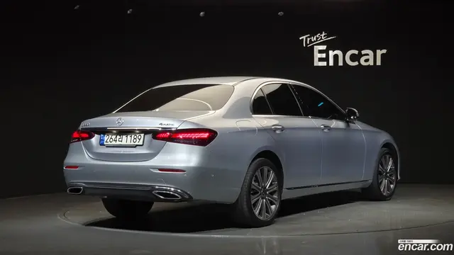 Main__Slider__Photo:E-Class Mercedes-Benz 2023.0-1