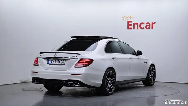 Main__Slider__Photo:E-Class Mercedes-Benz 2019.11-1