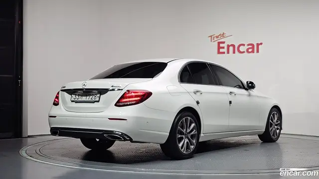 Main__Slider__Photo:E-Class Mercedes-Benz 2019.3-1