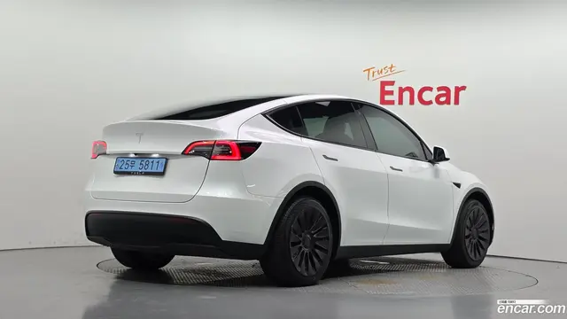 Main__Slider__Photo:Model Y Tesla 2023.10-1