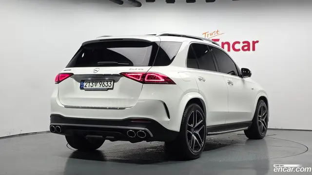 Main__Slider__Photo:GLE-Class Mercedes-Benz 2023.4-1