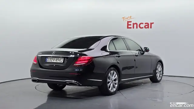 Main__Slider__Photo:E-Class Mercedes-Benz 2019.7-1