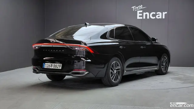 Main__Slider__Photo:Grandeur Hyundai 2022.6-1