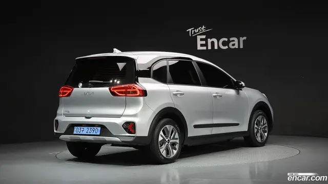 Main__Slider__Photo:Niro Kia 2022.6-1