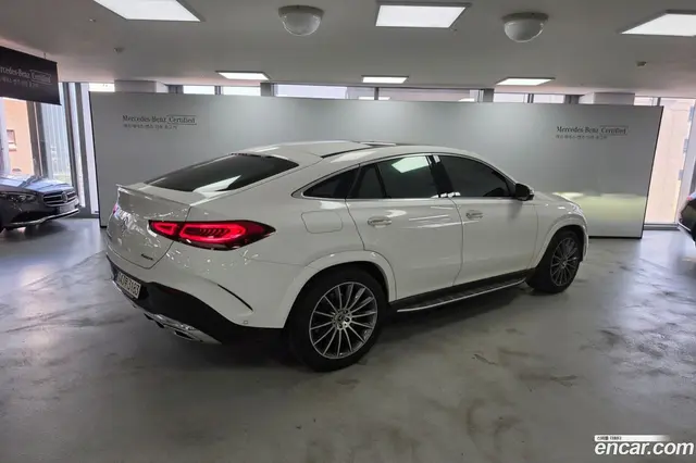 Main__Slider__Photo:GLE-Class Mercedes-Benz 2023.10-1