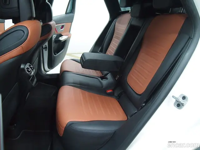 Main__Slider__Photo:GLC-Class Mercedes-Benz 2024.4-1