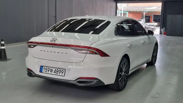 Main__Slider__Photo:Grandeur Hyundai 2022.8-1