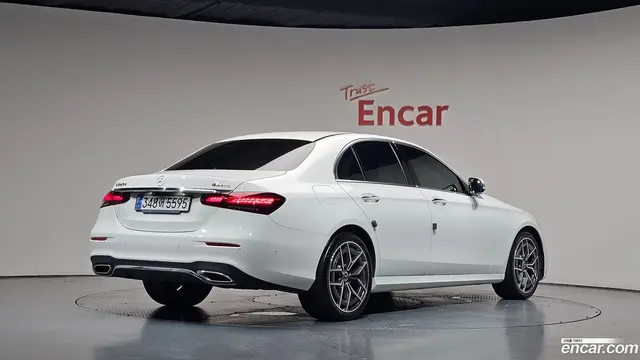 Main__Slider__Photo:E-Class Mercedes-Benz 2020.11-1