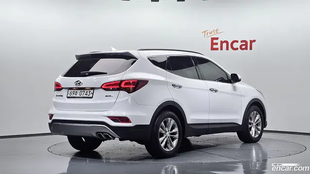 Main__Slider__Photo:Santafe Hyundai 2015.9-1