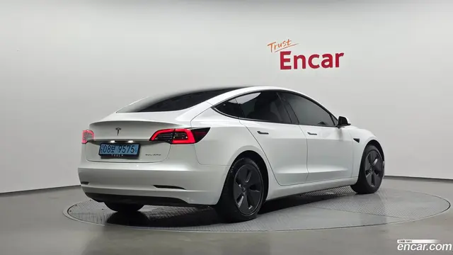 Main__Slider__Photo:Model 3 Tesla 2021.10-1