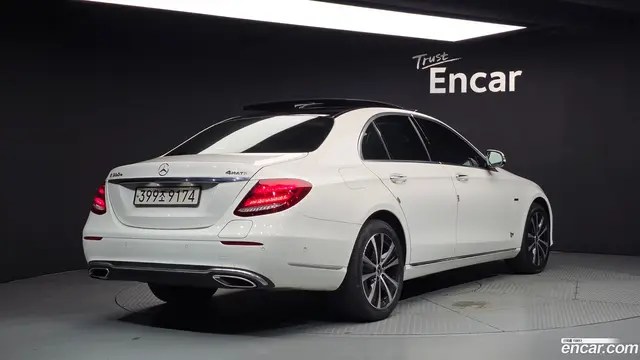 Main__Slider__Photo:E-Class Mercedes-Benz 2019.11-1