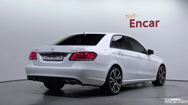 Main__Slider__Photo:E-Class Mercedes-Benz 2016.1-1