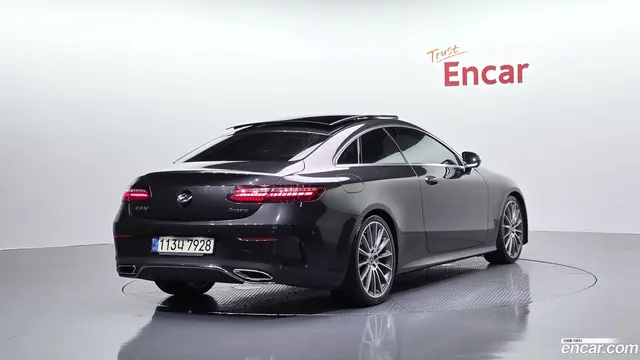 Main__Slider__Photo:E-Class Mercedes-Benz 2021.1-1