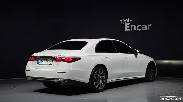 Main__Slider__Photo:E-Class Mercedes-Benz 2024.8-1
