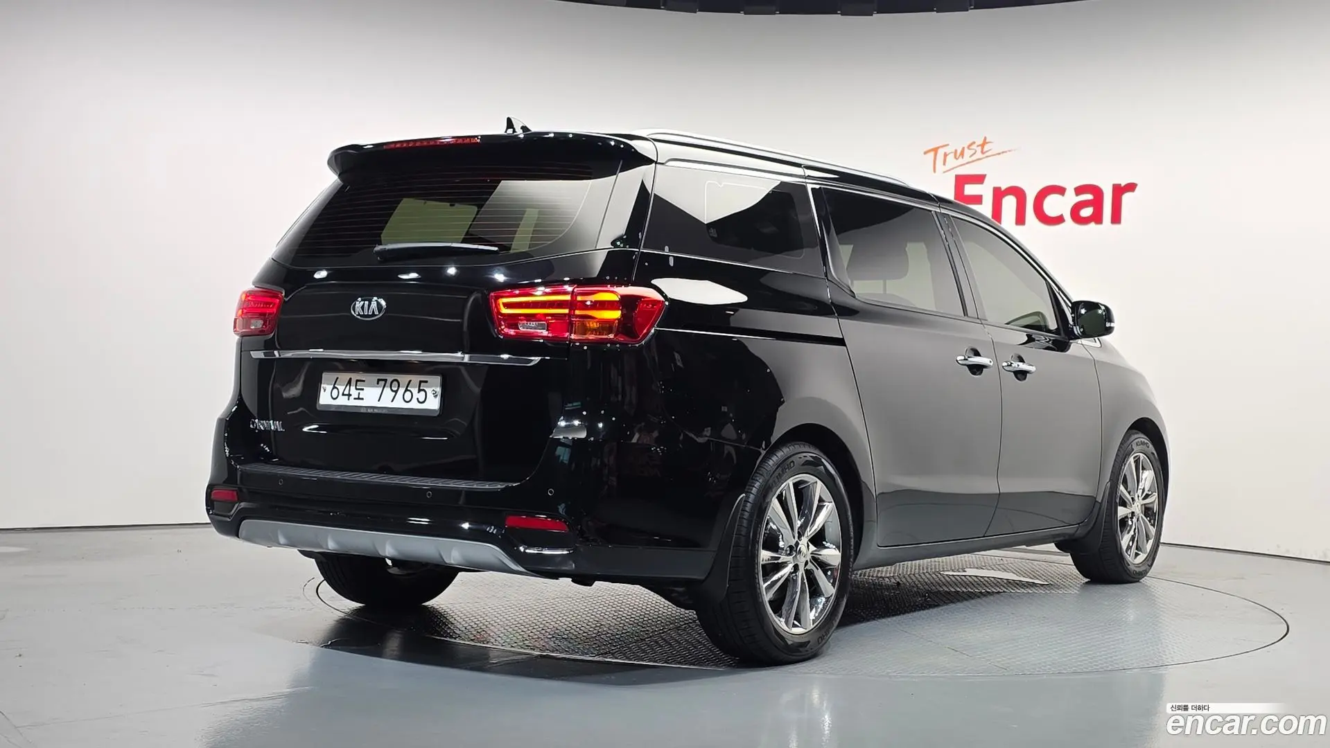 Main__Slider__Photo:Canival Kia 2018.6-1