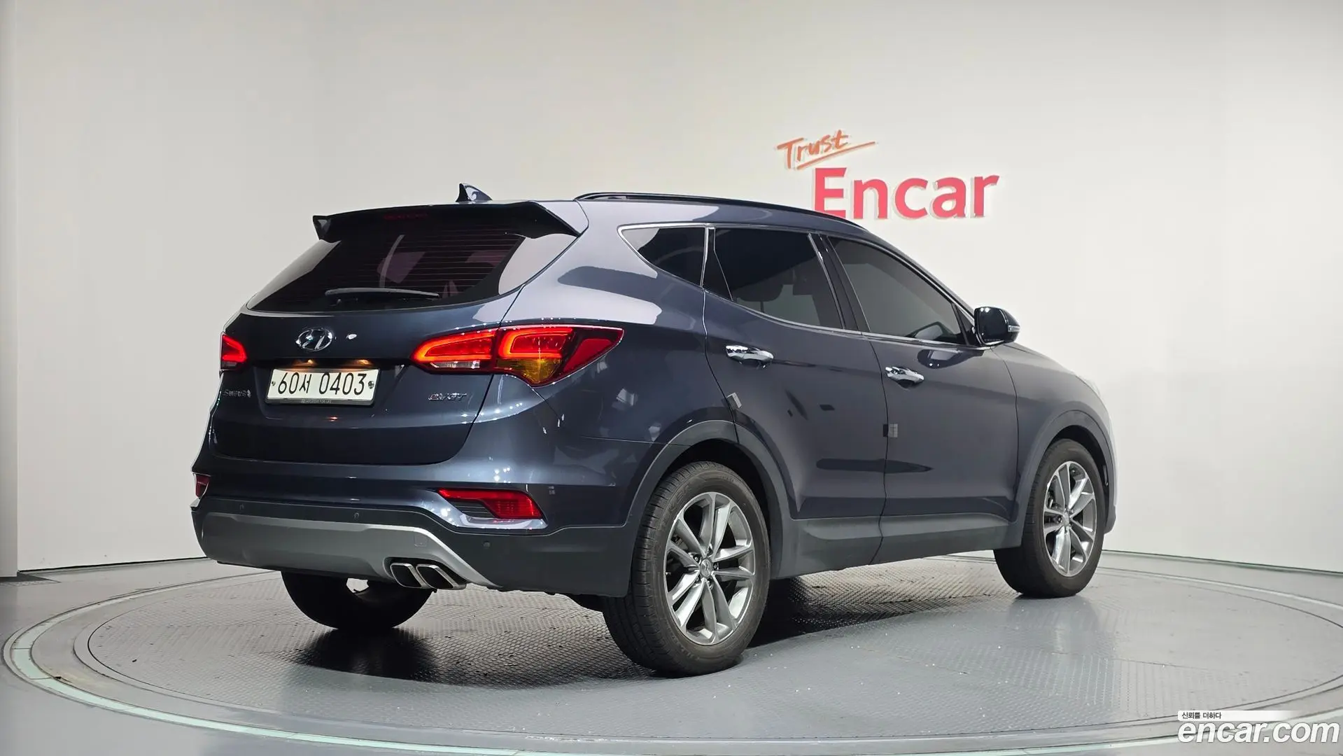 Main__Slider__Photo:Santafe Hyundai 2016.0-1
