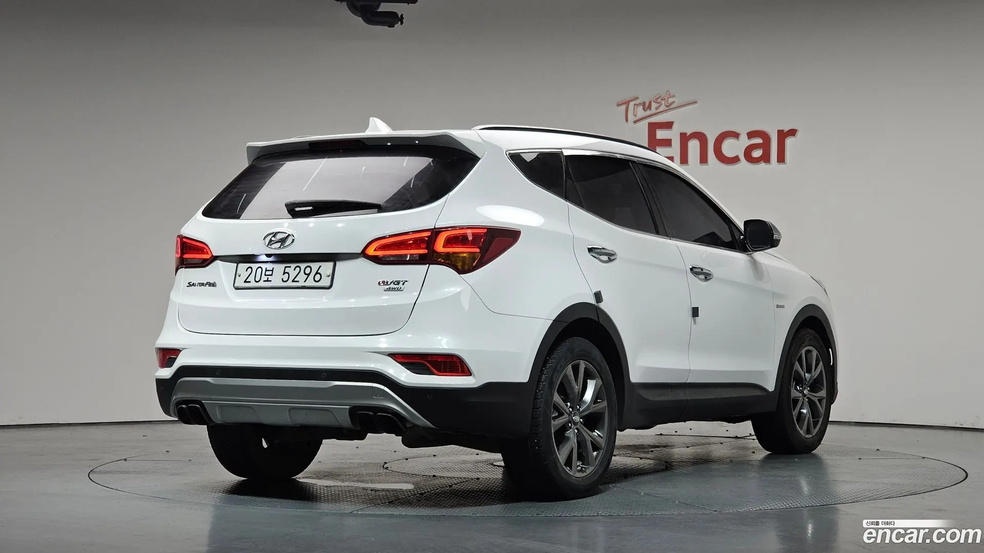 Main__Slider__Photo:Santafe Hyundai 2017.1-1