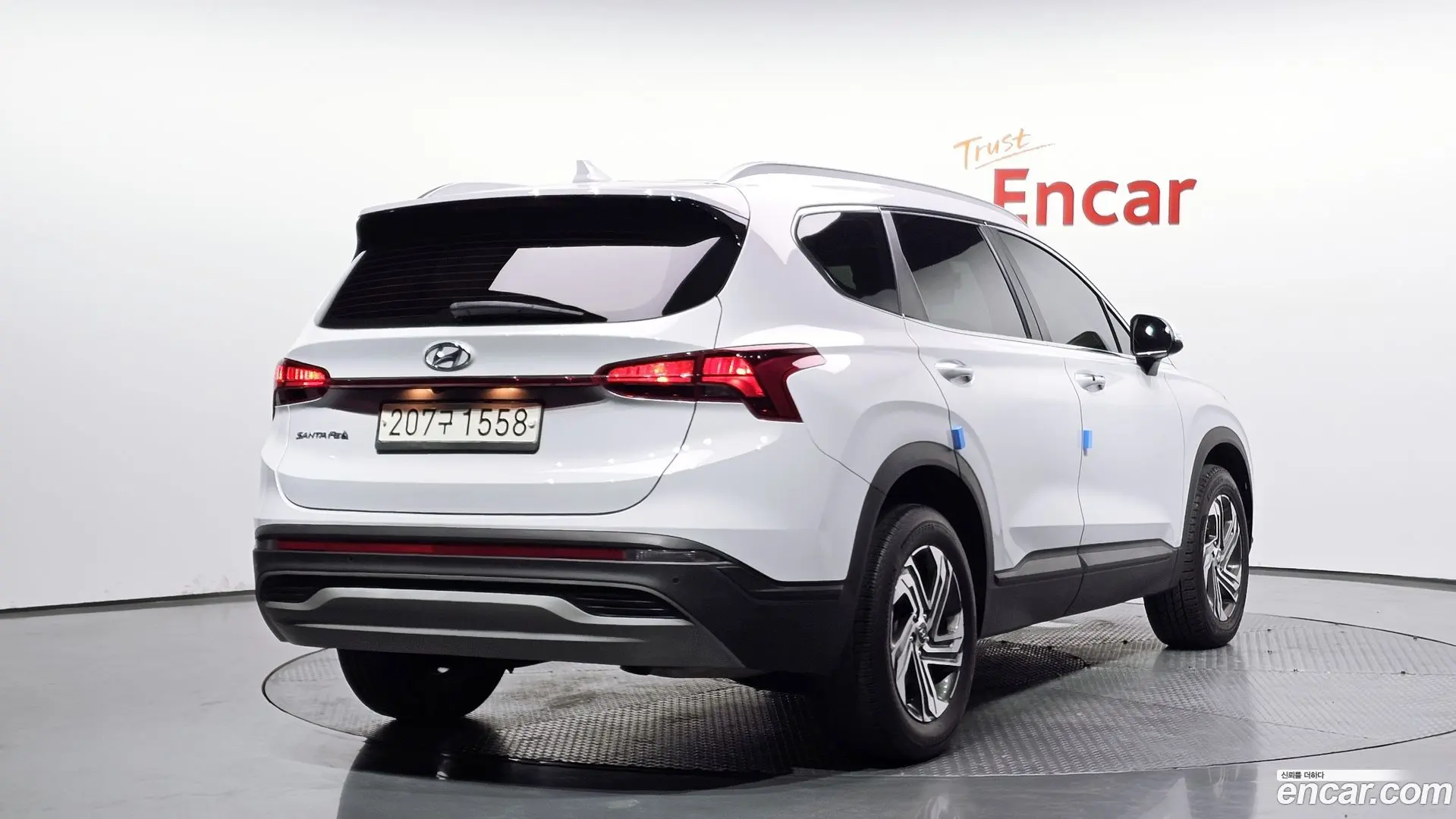 Main__Slider__Photo:Santafe Hyundai 2022.4-1
