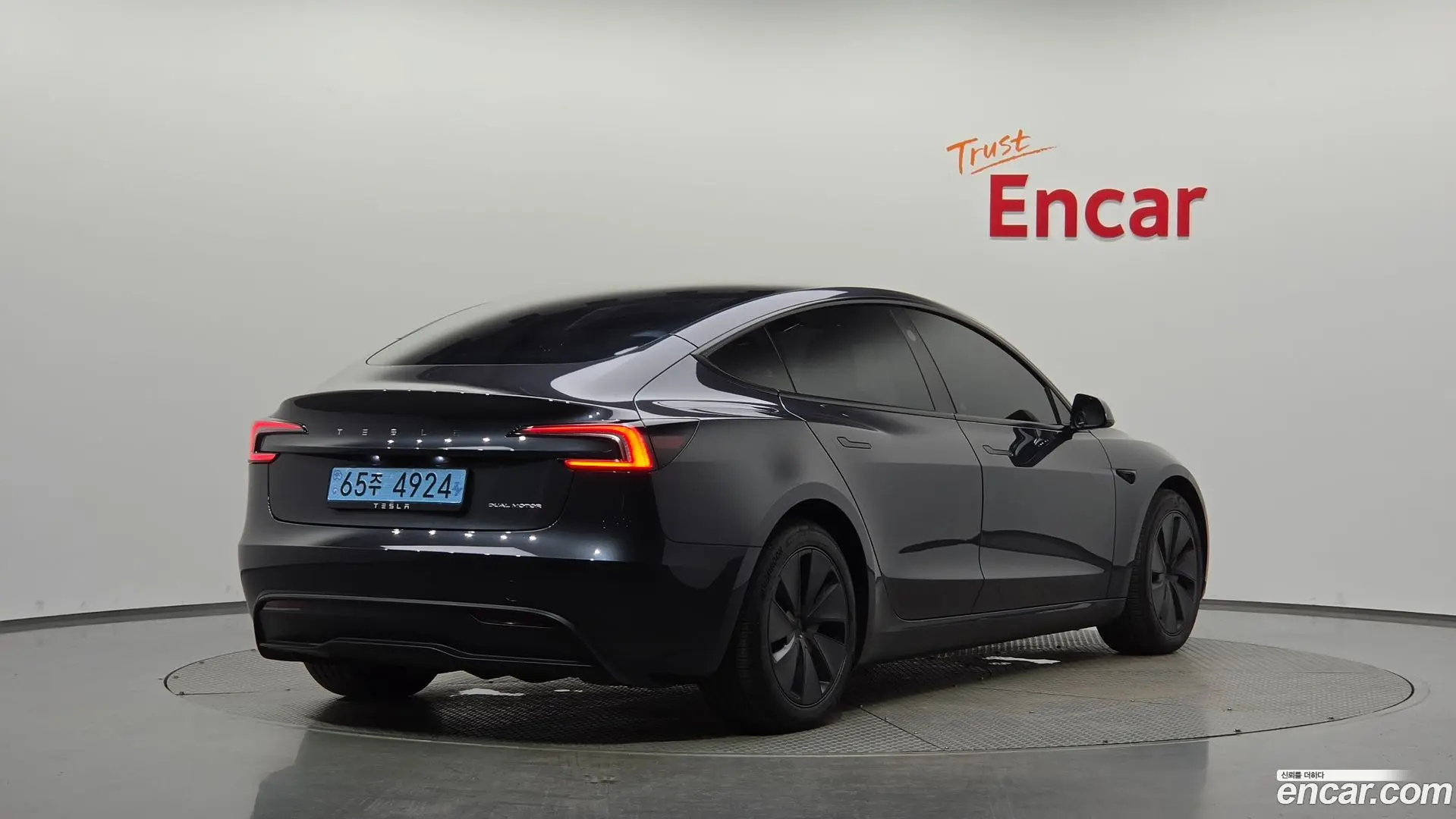 Main__Slider__Photo:Model 3 Tesla 2025.2-1