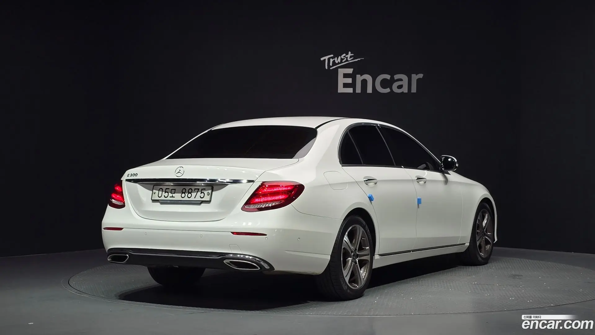 Main__Slider__Photo:E-Class Mercedes-Benz 2019.3-1