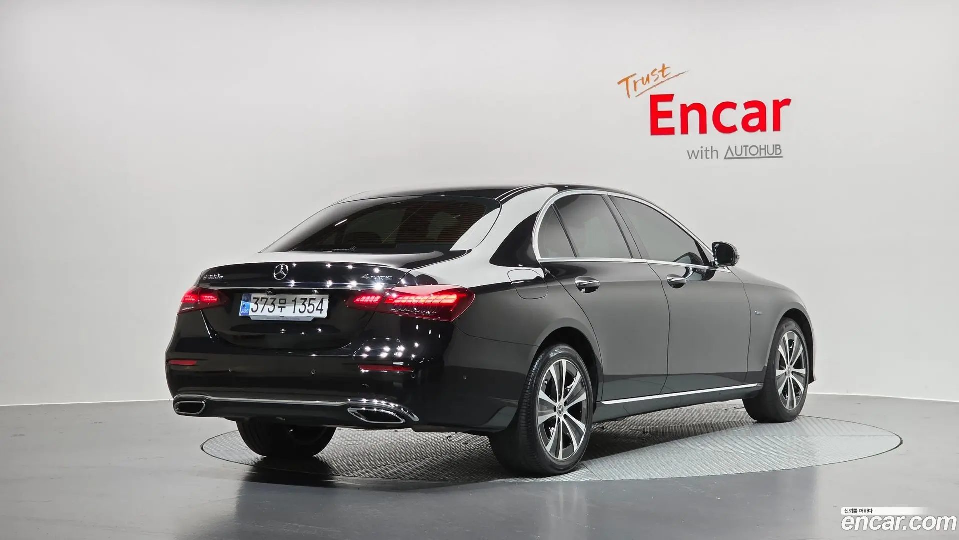 Main__Slider__Photo:E-Class Mercedes-Benz 2021.11-1