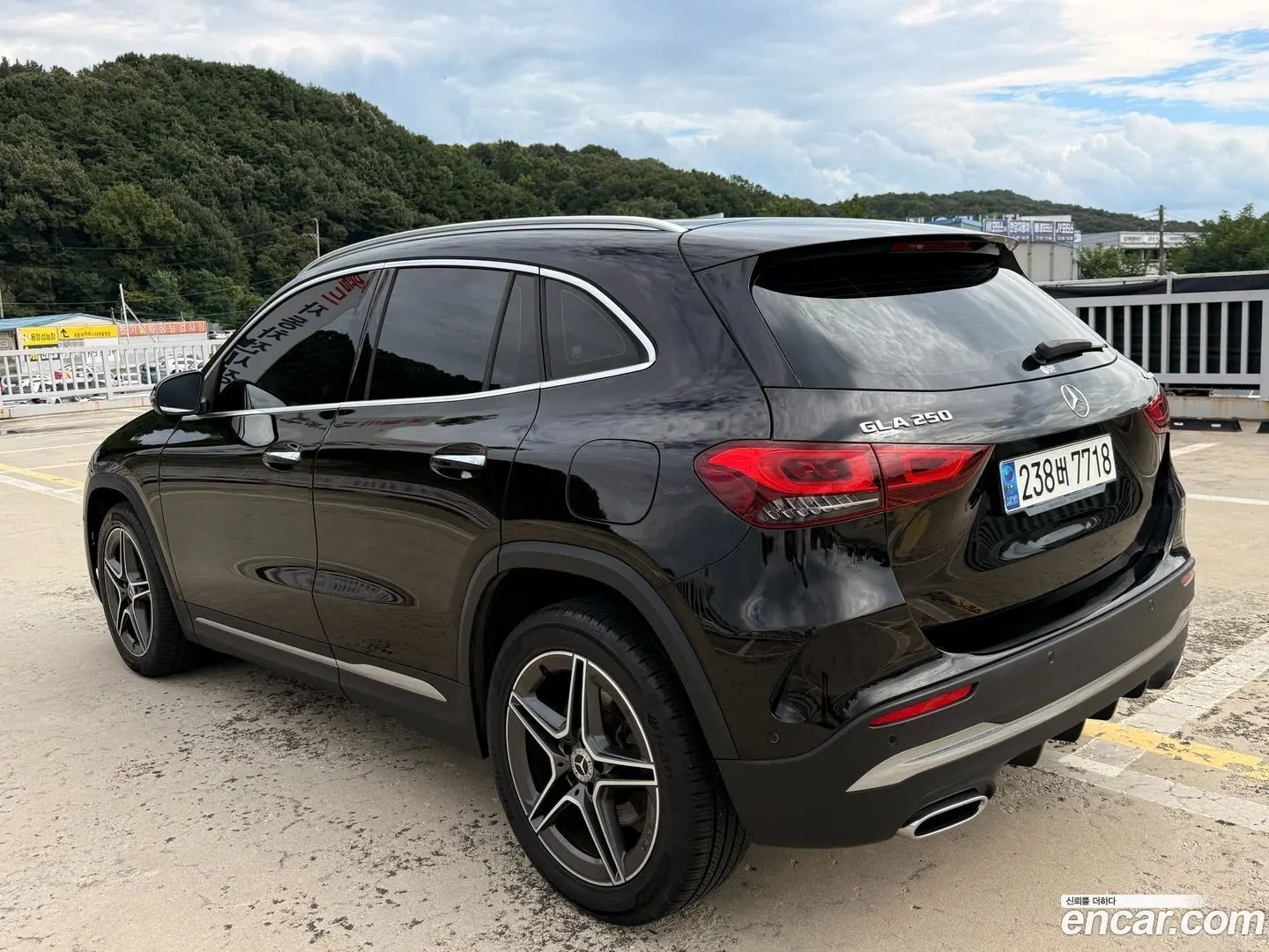 Main__Slider__Photo:GLA-Class Mercedes-Benz 2020.10-1