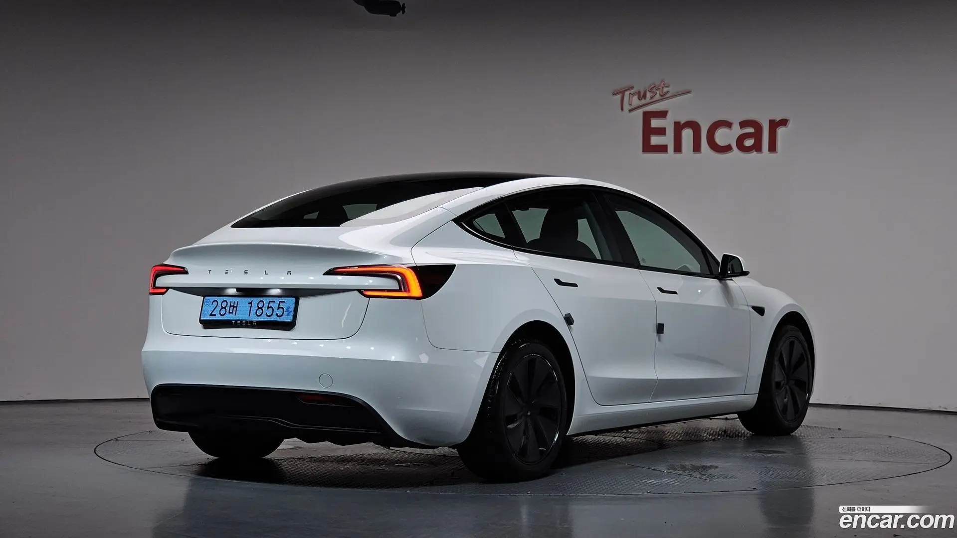 Main__Slider__Photo:Model 3 Tesla 2025.6-1