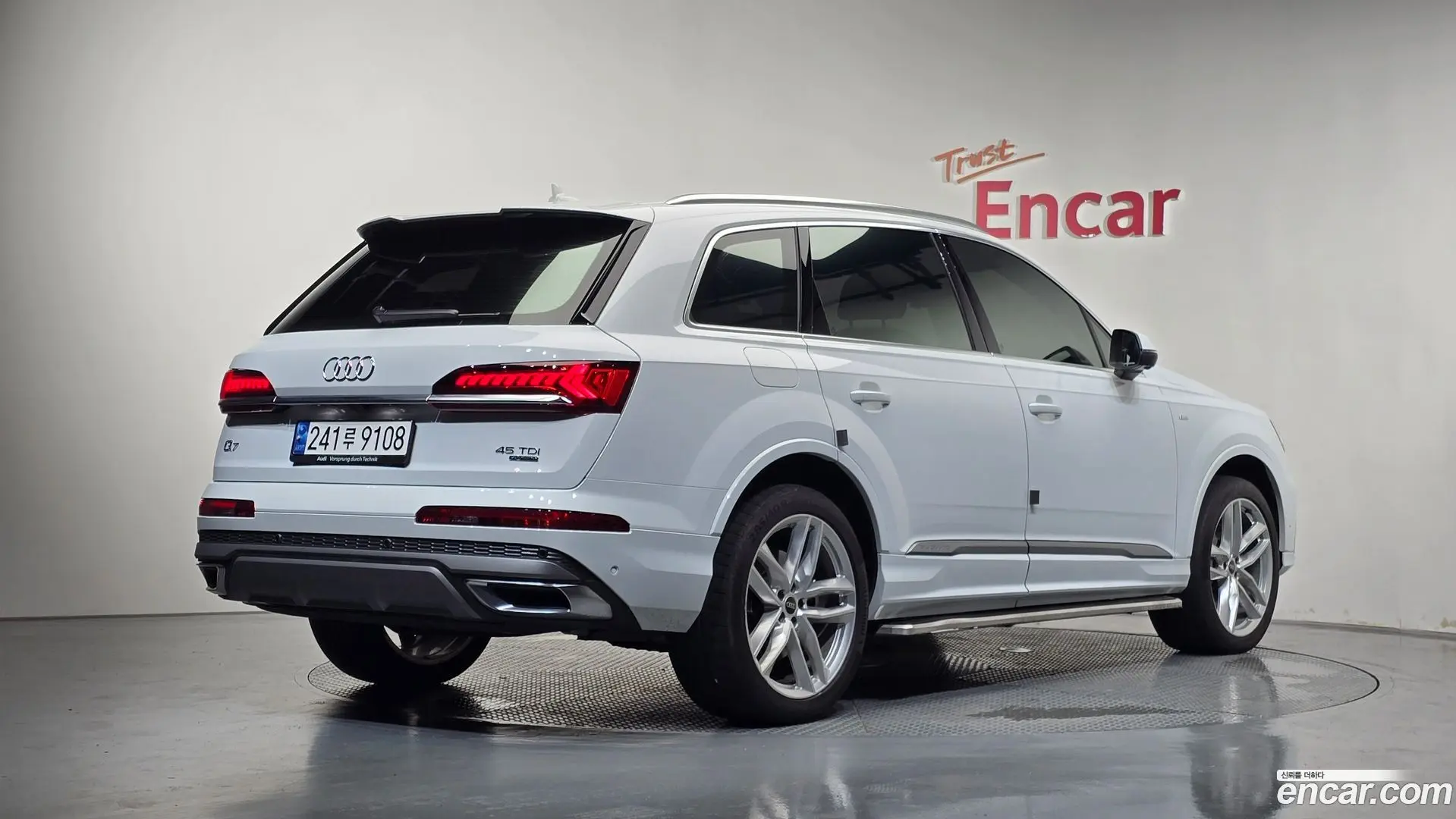 Main__Slider__Photo:Q7 Audi 2023.11-1