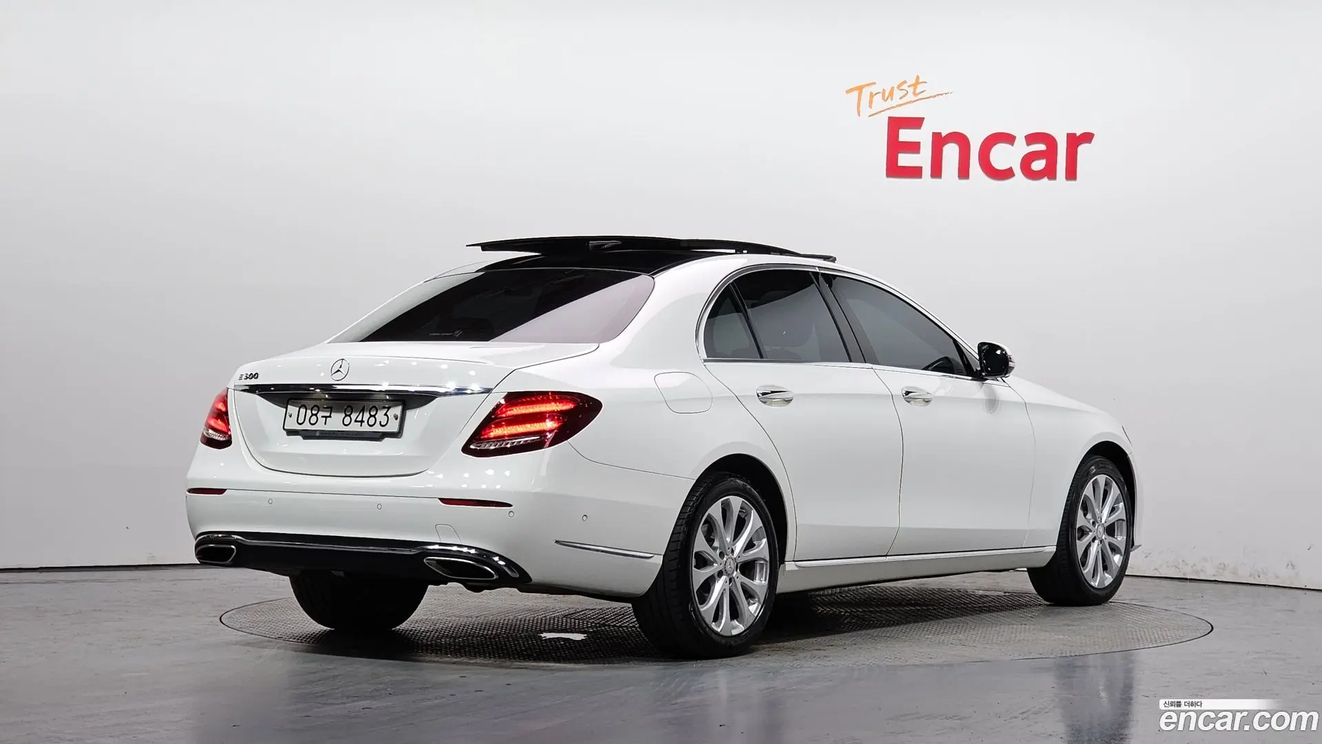 Main__Slider__Photo:E-Class Mercedes-Benz 2017.1-1
