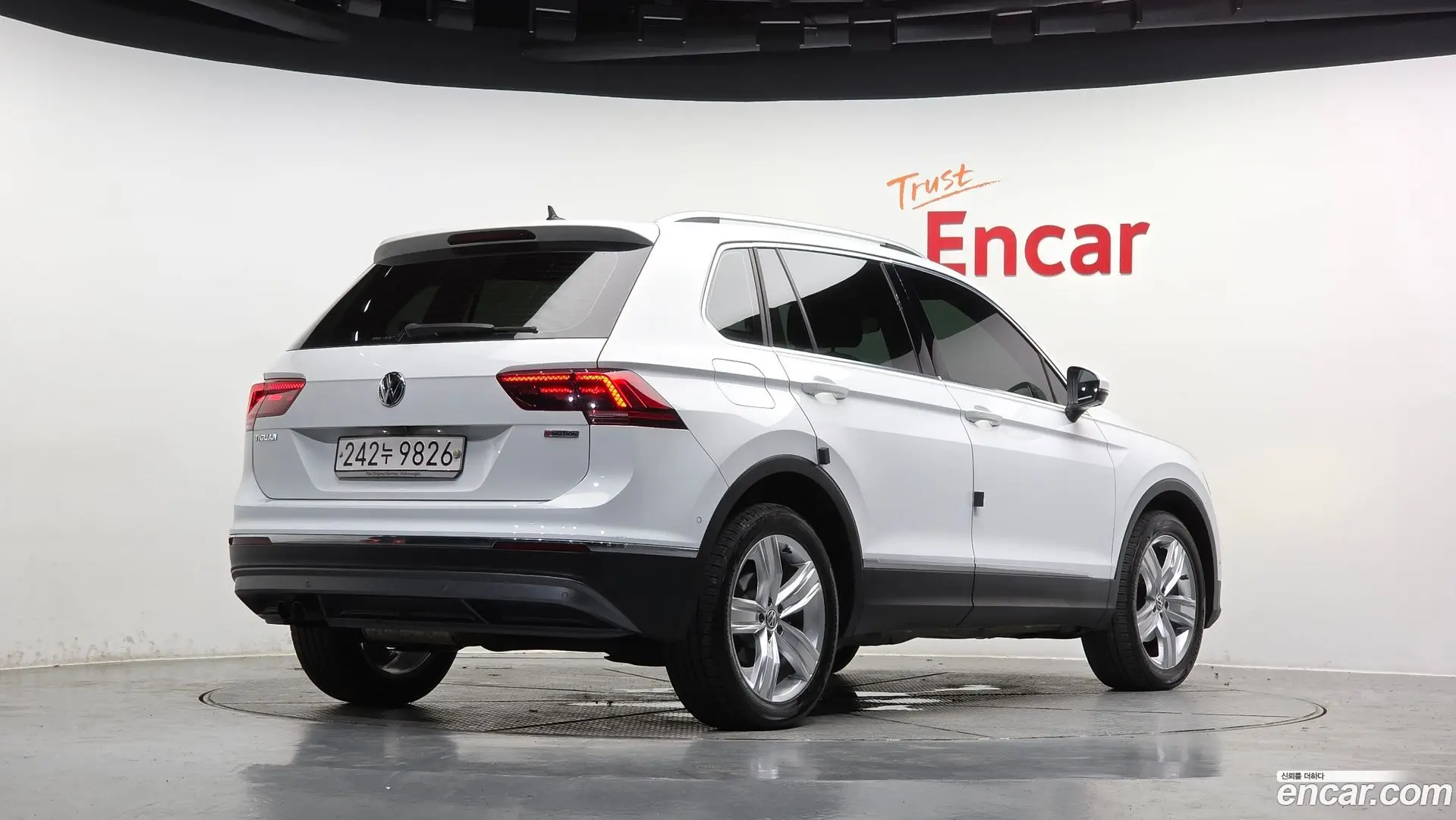 Main__Slider__Photo:Tiguan Volkswagen 2020.5-1