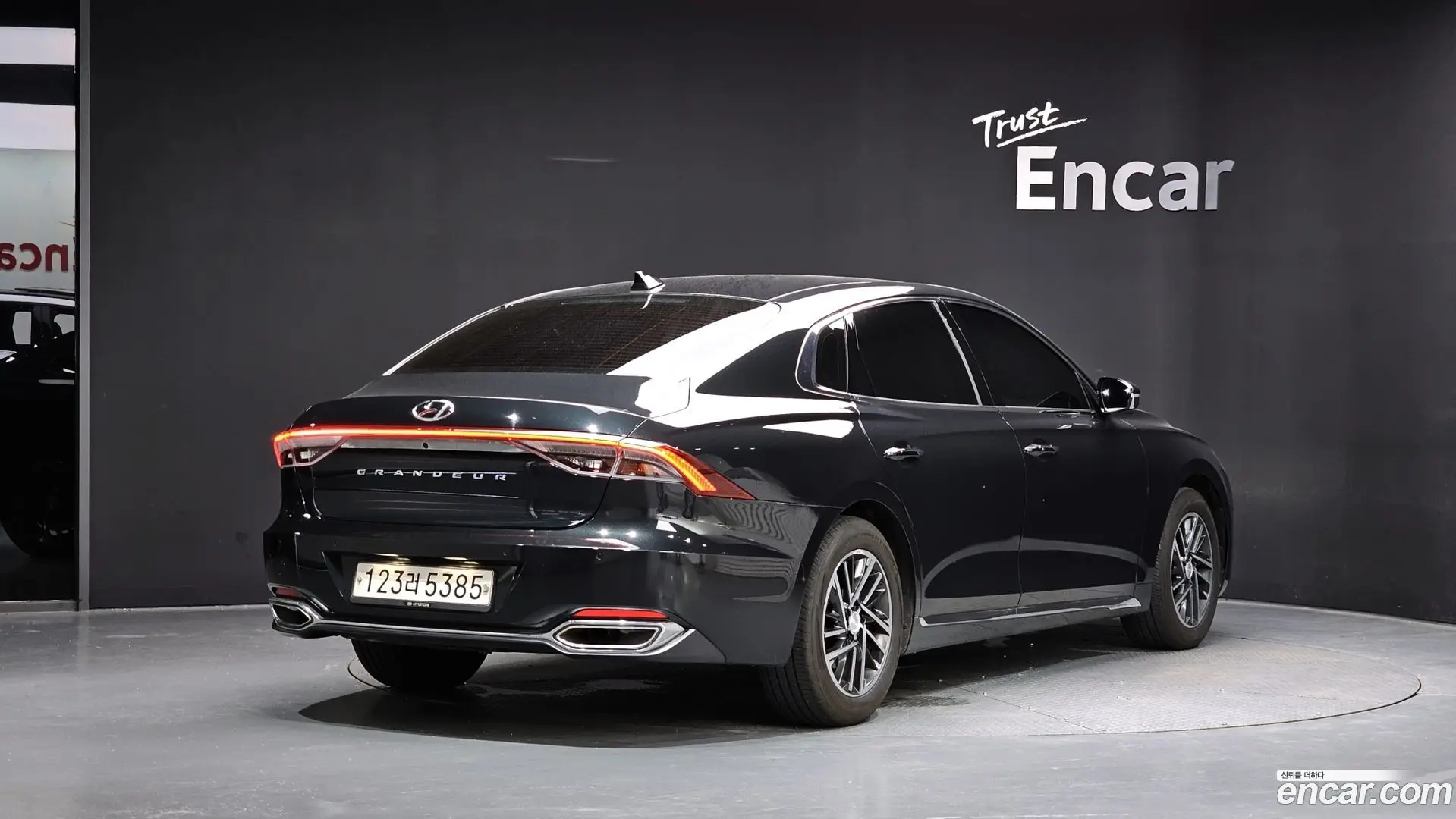 Main__Slider__Photo:Grandeur Hyundai 2020.6-1