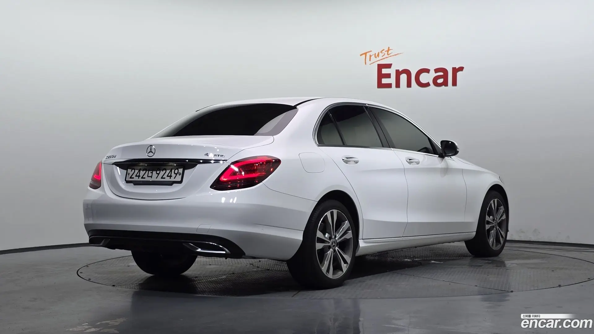 Main__Slider__Photo:C-Class Mercedes-Benz 2020.11-1
