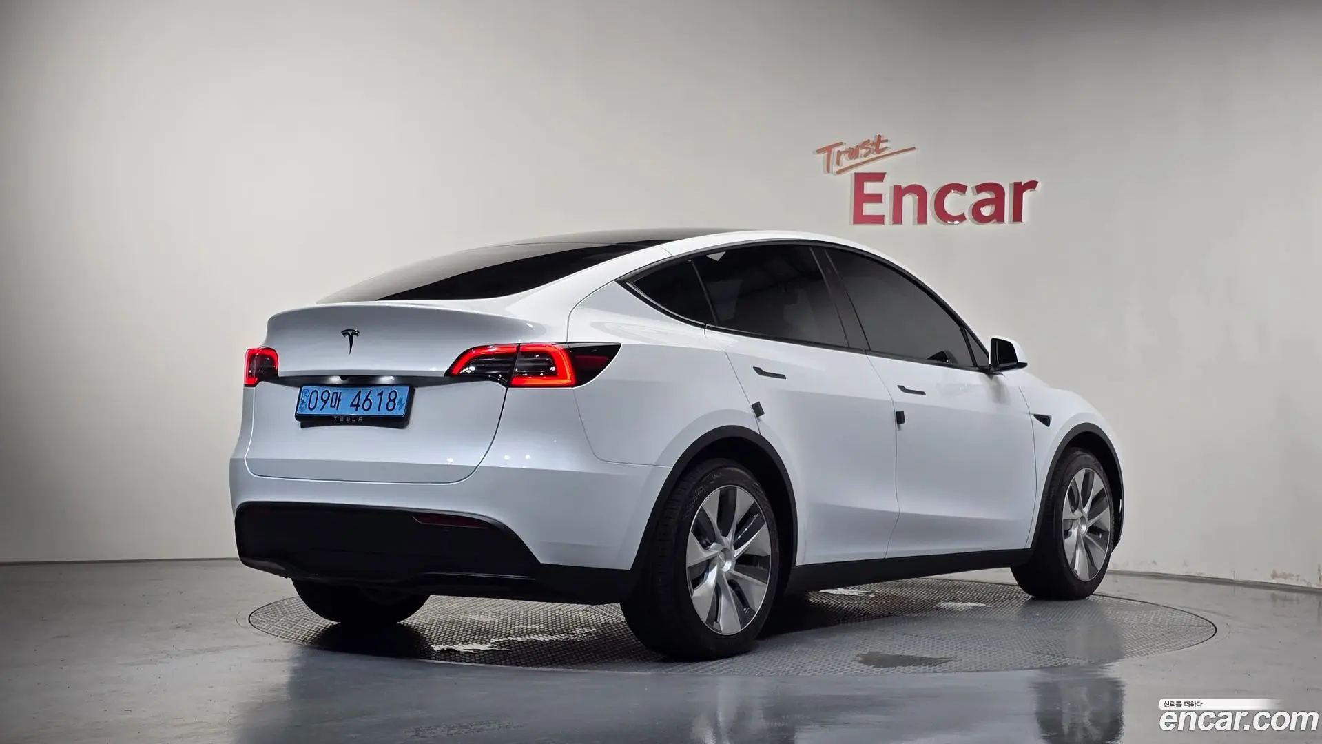 Main__Slider__Photo:Model Y Tesla 2023.9-1