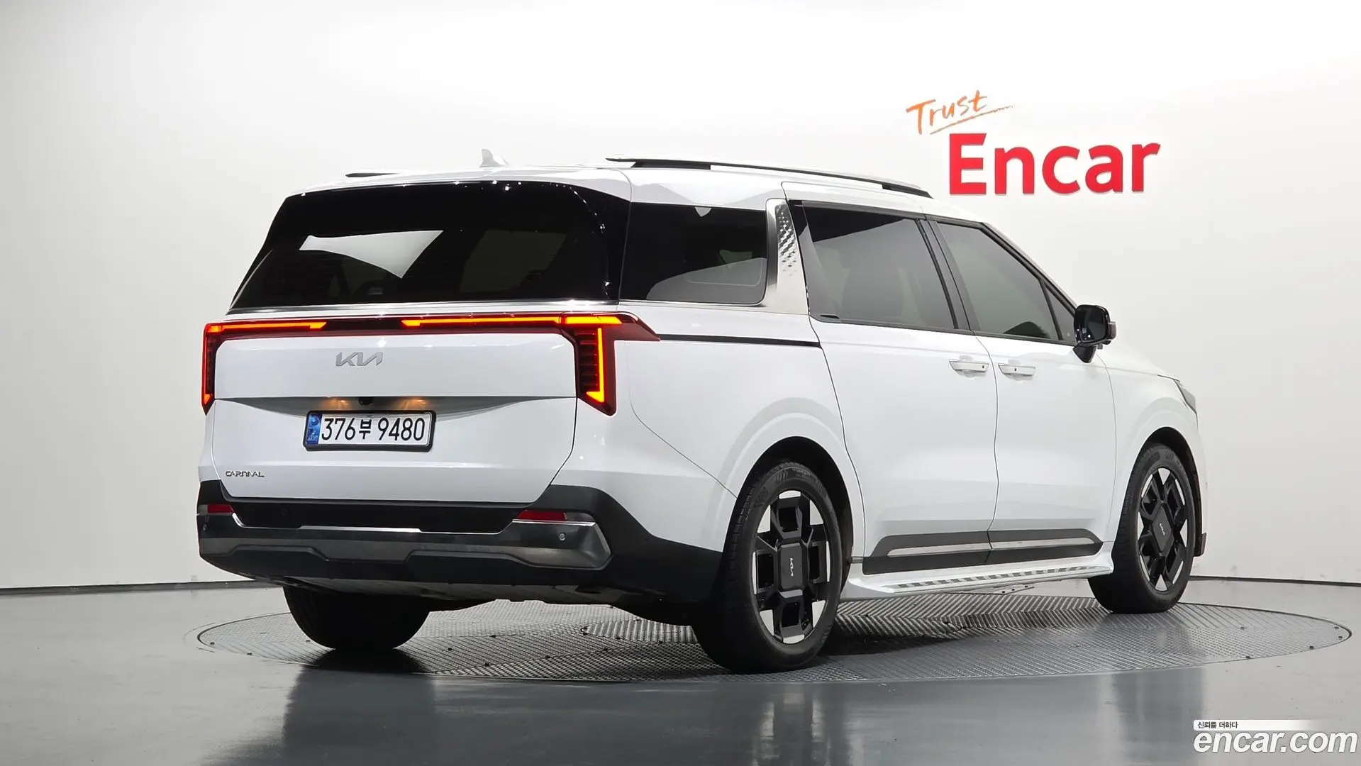 Main__Slider__Photo:Canival Kia 2023.11-1