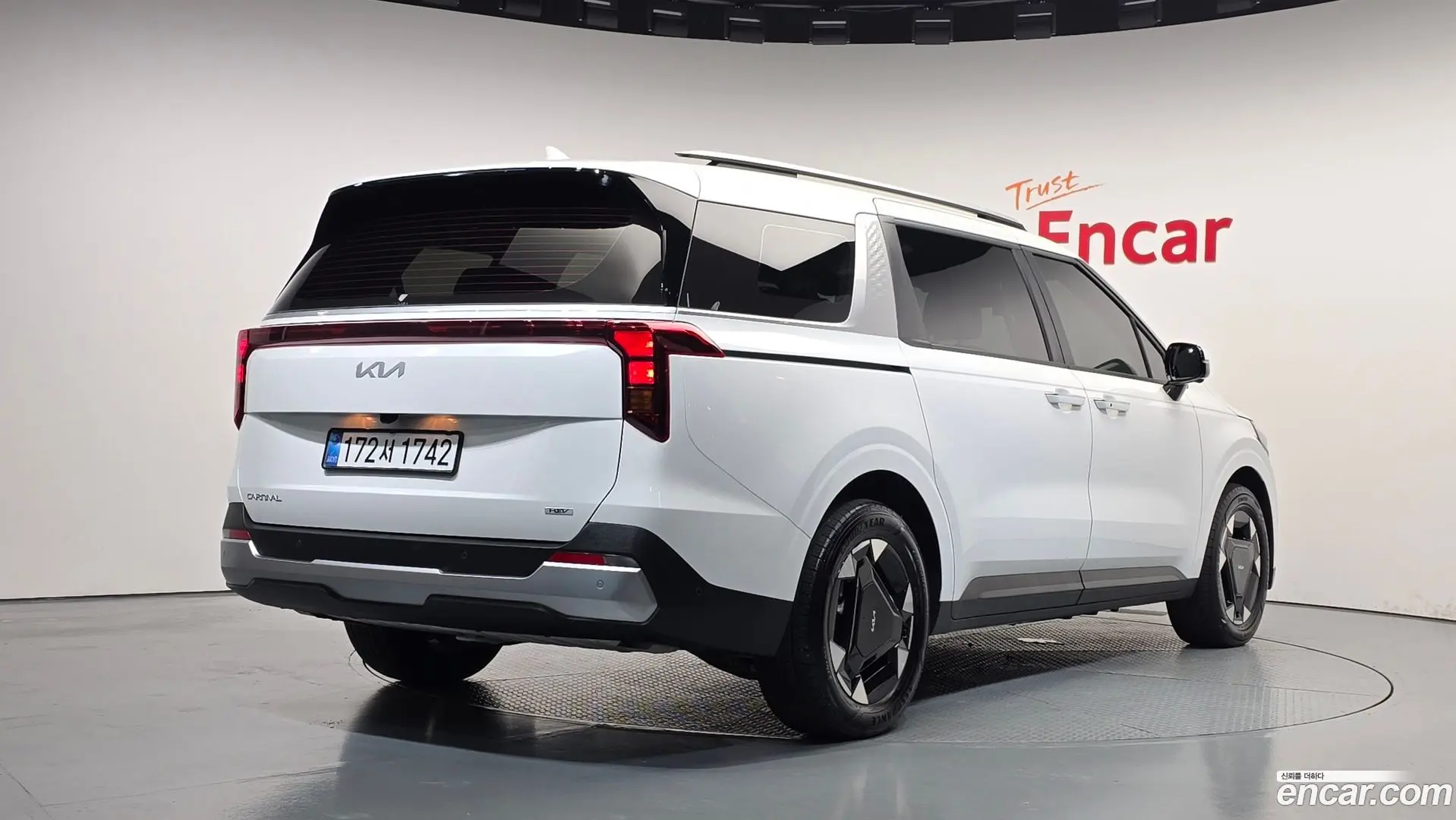 Main__Slider__Photo:Canival Kia 2025.10-1